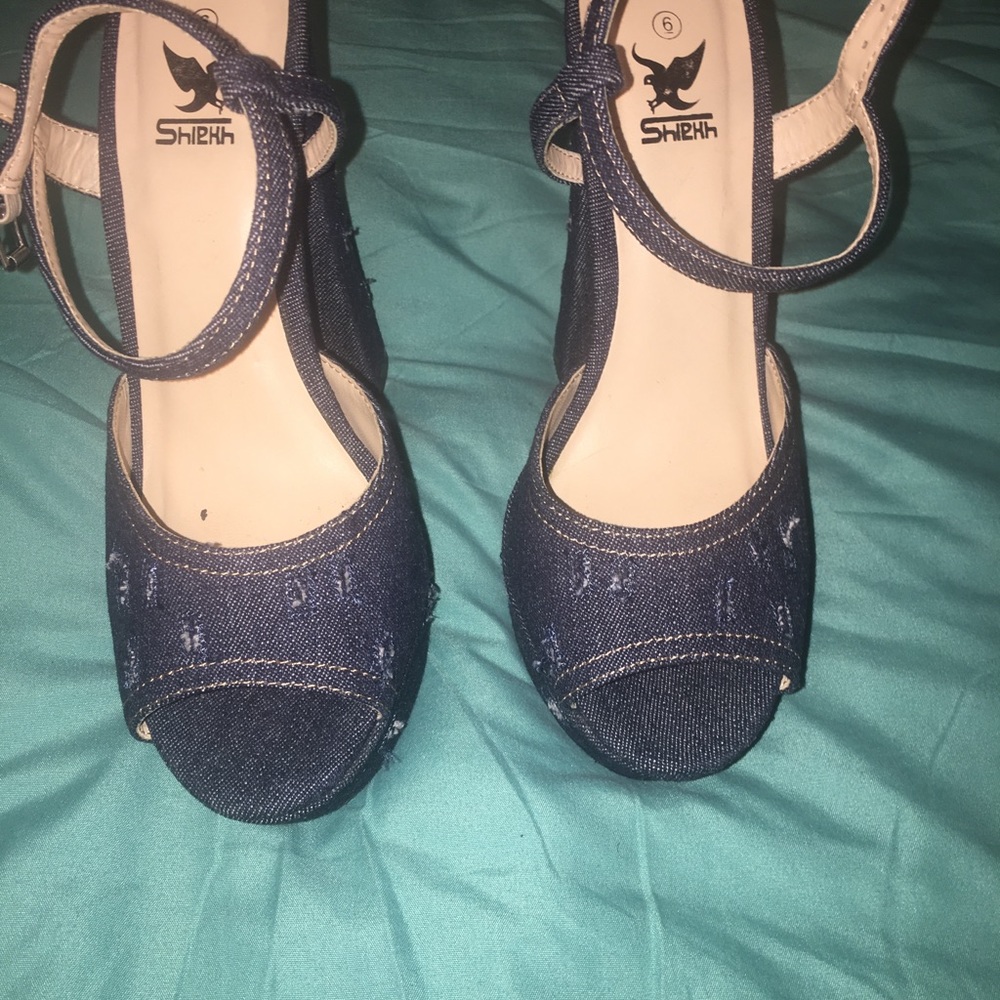 High Heels - Picture 2 of 3